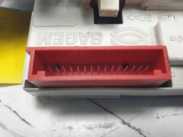 8200028364A Renault (RVI)