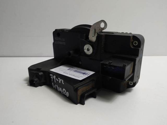 Fecho da porta dianteira direita 8200042171 OPEL