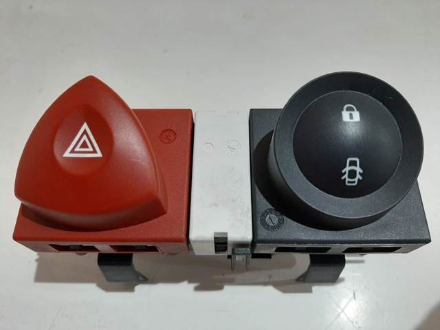 Botão de ativação do sinal de emergência 8200095493 RENAULT