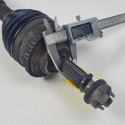 Semieixo (acionador) dianteiro direito 8200274161 RENAULT
