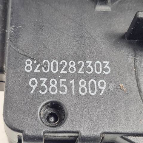 Fecho da porta traseira esquerda batente 8200282303 RENAULT