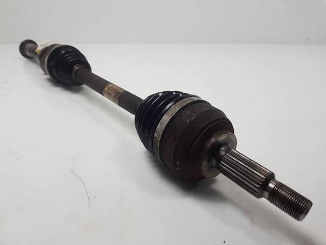 Semieixo (acionador) dianteiro direito 8200623761 RENAULT