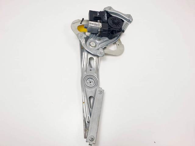 Motor de acionamento de vidro da porta traseira direita 827300005R RENAULT