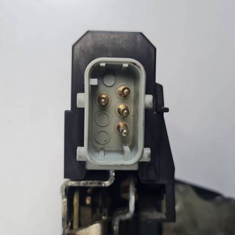 Motor acionador de abertura/fechamento da porta dianteira 8352165 BMW