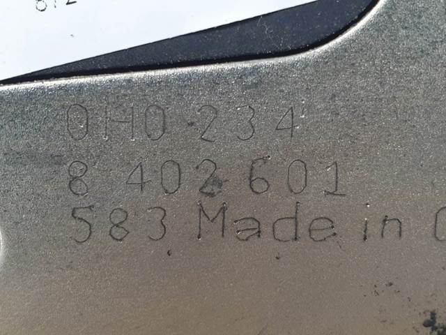 Fecho da porta traseira esquerda 8402601 BMW