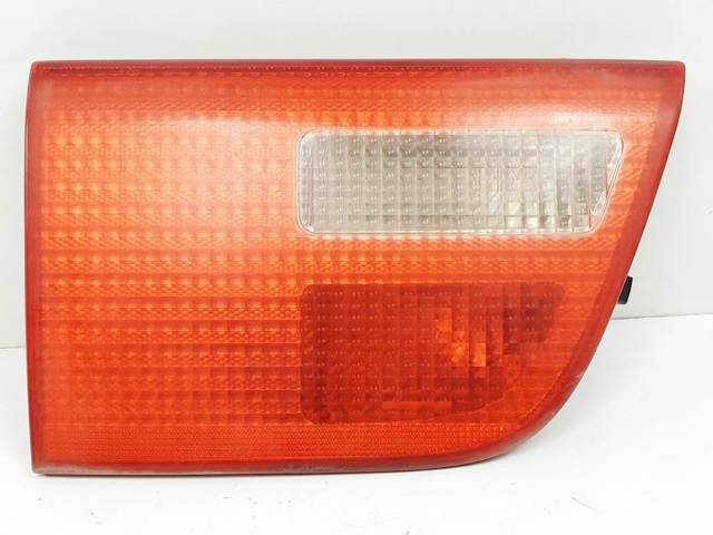 Lanterna traseira esquerda interna 840901107 BMW