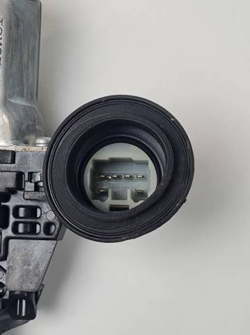 Motor de acionamento de vidro da porta traseira direita 857200D120 TOYOTA