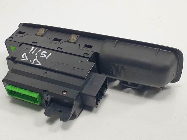 Botão dianteiro direito de ativação de motor de acionamento de vidro 8682837 VOLVO