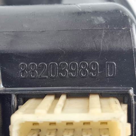 Luz direita 88203989D PEUGEOT