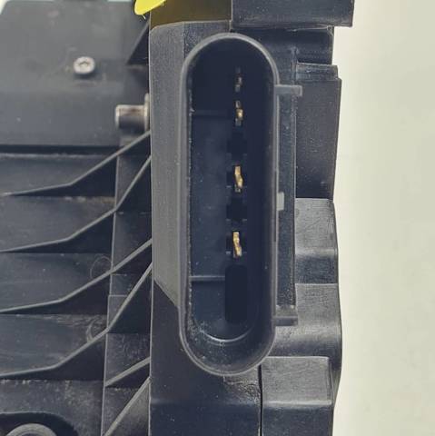 Fecho da porta dianteira direita 8A6AA21812BE FORD