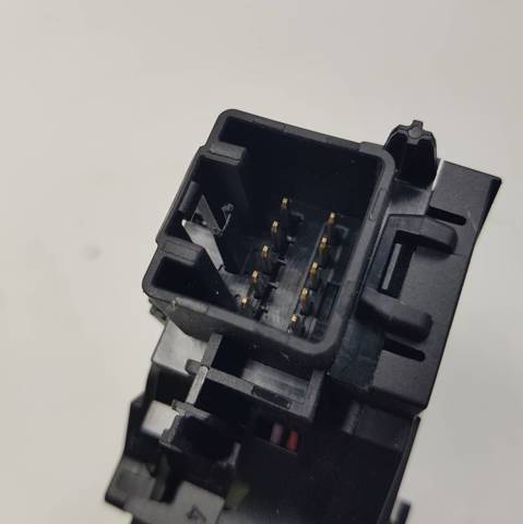 Comutador direito instalado na coluna da direção 8A6T17A553AC FORD