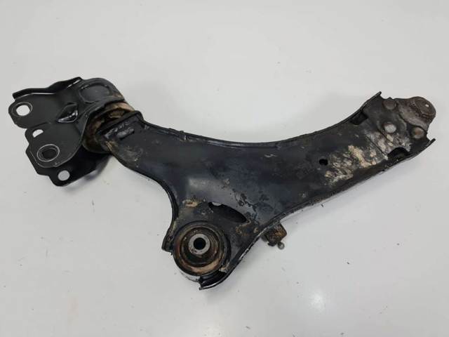 Braço oscilante inferior direito de suspensão dianteira 8G9N3A052A VOLVO