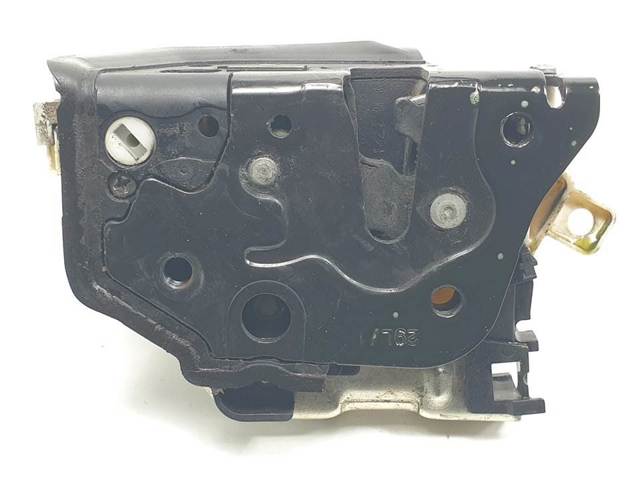 Fecho da porta dianteira esquerda 8J2837015C VAG