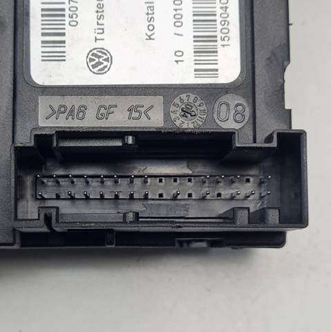 Motor de acionamento de vidro da porta dianteira esquerda 8P0959801E VAG