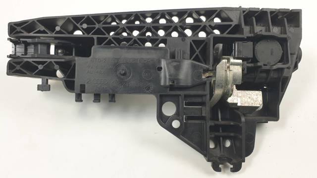 Suporte de maçaneta externa da porta traseira direita 8T0837886A VAG