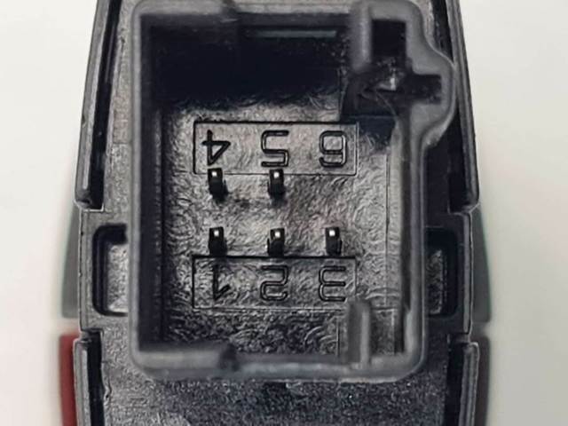 Botão de ativação do sinal de emergência 9161896 BMW