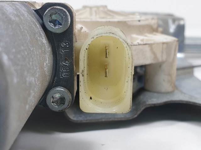 Motor de acionamento de vidro da porta dianteira esquerda A0068205442 VAG