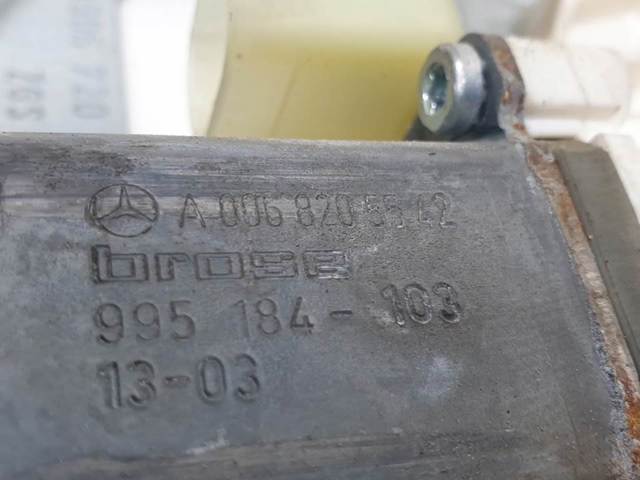 Motor de acionamento de vidro da porta dianteira direita A0068205542 VAG
