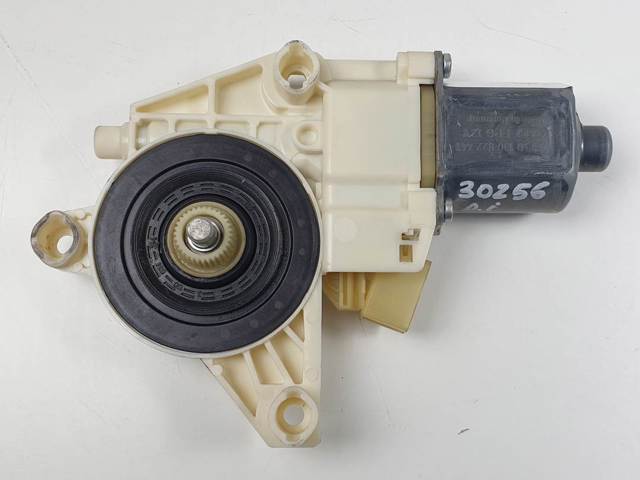 Motor de acionamento de vidro da porta dianteira esquerda A2048200142 MERCEDES