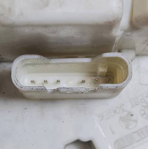Fecho da porta traseira esquerda A2217304735 MERCEDES