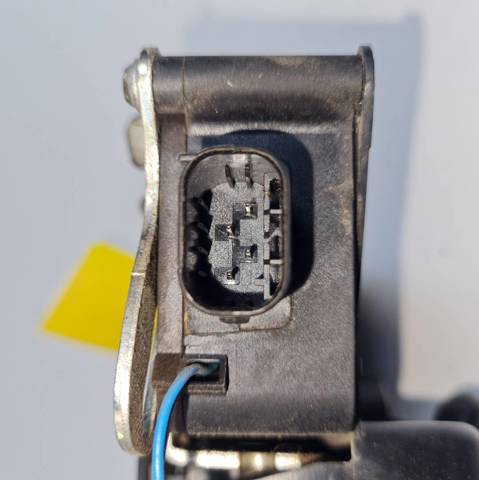 Fecho da porta dianteira esquerda A6397201635 MERCEDES