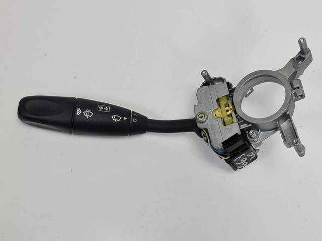 Comutador esquerdo instalado na coluna da direção A9065450110 MERCEDES