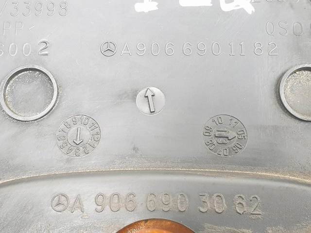 Placa sobreposta externa dianteira esquerda de suporte de carroçaria A9066901182 VAG