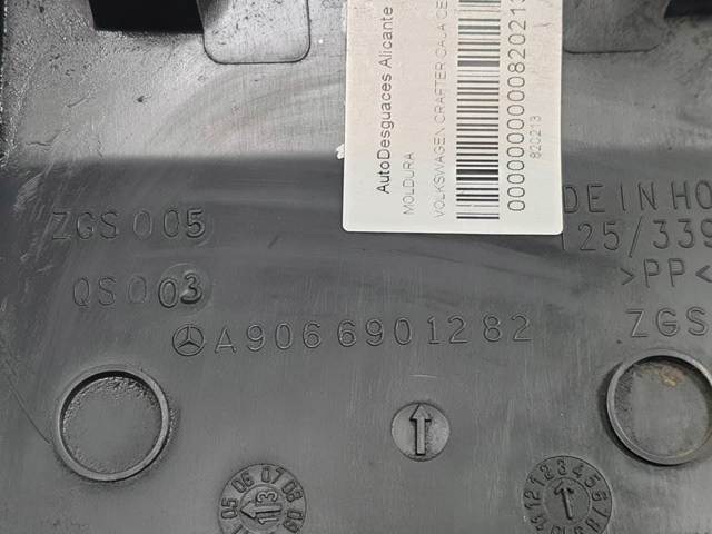 Placa sobreposta externa central direita de suporte de carroçaria A9066901282 VAG