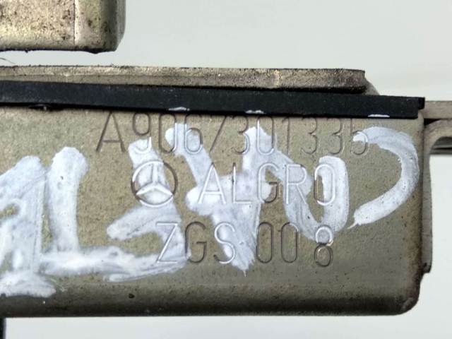 Fecho da porta lateral deslizante direita A9067301335 VAG