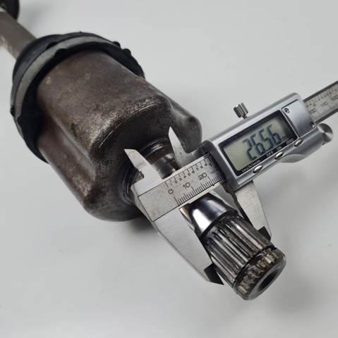 Semieixo (acionador) dianteiro esquerdo AV613B437CB FORD