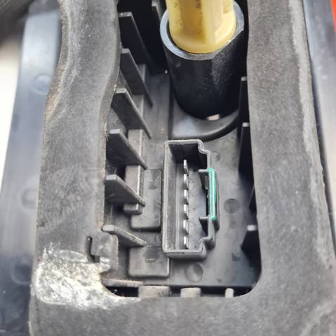 Lanterna traseira esquerda BK2113405AD FORD