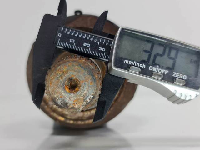 Semieixo (acionador) dianteiro esquerdo IED500032 LAND ROVER
