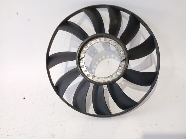 Ventilador (roda de aletas) do radiador de esfriamento 058121301B VAG