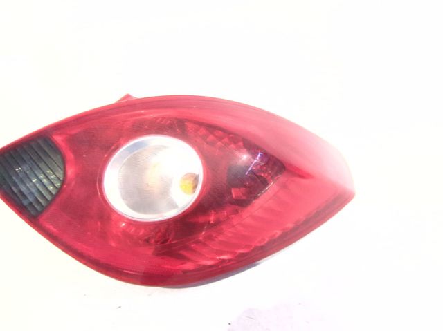 Lanterna traseira direita 13186351 OPEL