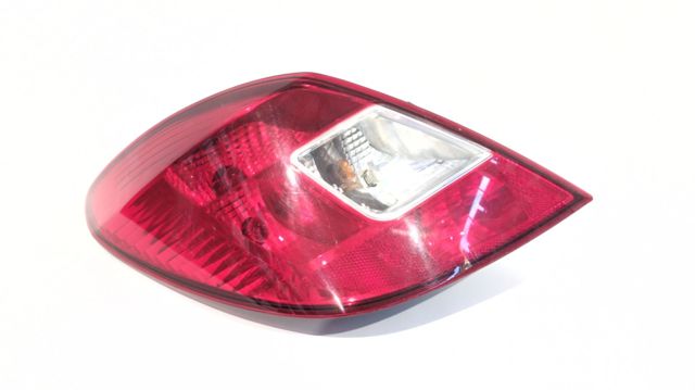 Lanterna traseira esquerda 13269050 OPEL
