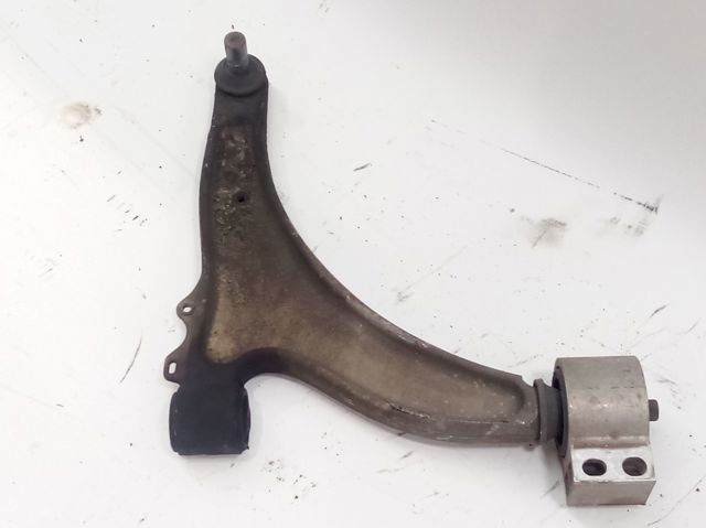Braço oscilante inferior direito de suspensão dianteira 13273605 OPEL