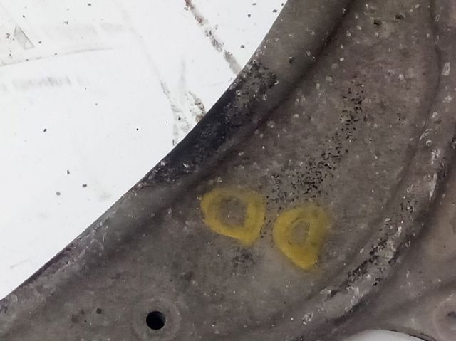 Braço oscilante inferior direito de suspensão dianteira 13321339 OPEL