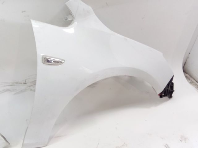 Pára-lama dianteiro direito 13390003 OPEL