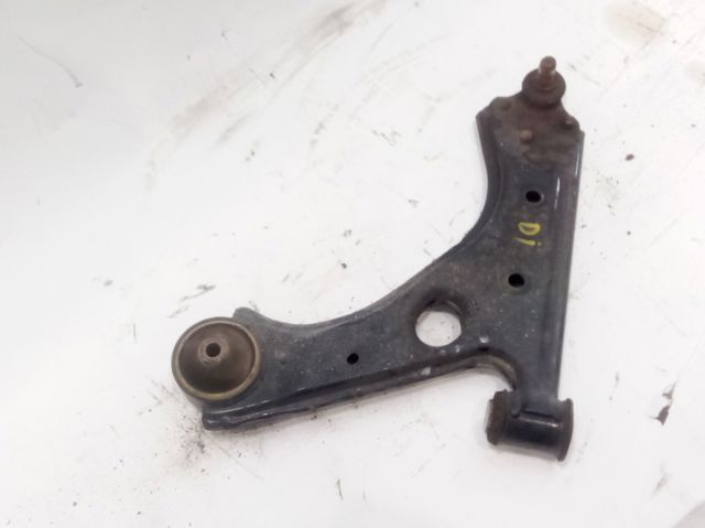 Braço oscilante inferior esquerdo de suspensão dianteira 13426552 OPEL