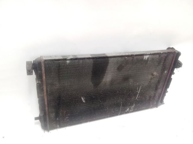 Radiador de esfriamento de motor 1C0121253A VAG