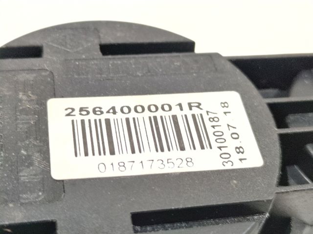 256400001R Renault (RVI)
