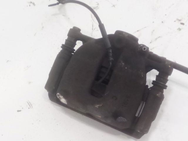 Suporte do freio dianteiro esquerdo 34116778335 BMW
