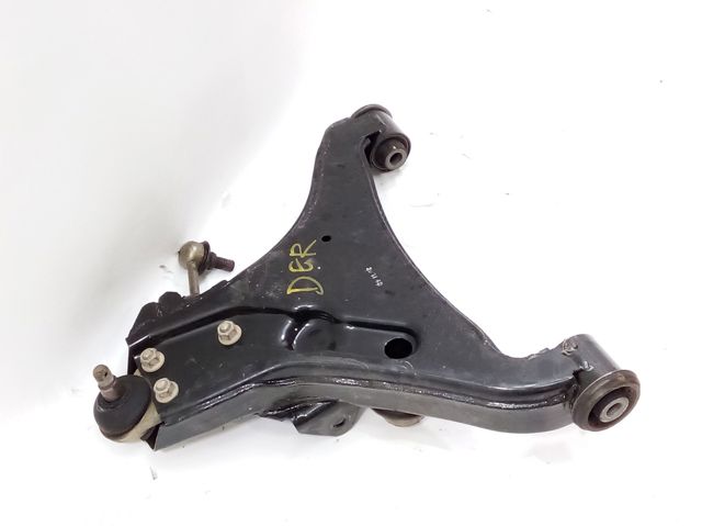 Braço oscilante inferior direito de suspensão dianteira 4013A210 MITSUBISHI