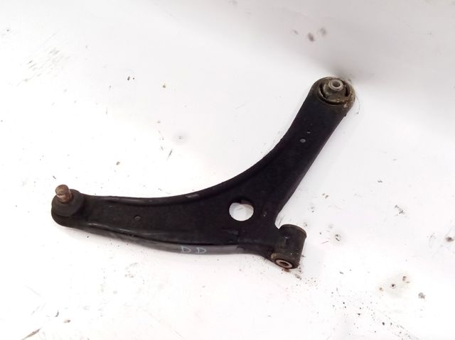 Braço oscilante inferior direito de suspensão dianteira 4013A280 MITSUBISHI