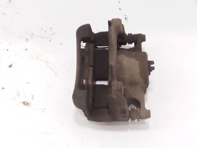 Suporte do freio dianteiro direito 410014BA0A NISSAN