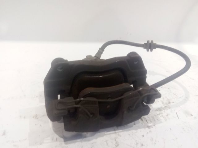 Suporte do freio dianteiro direito 410016711R RENAULT