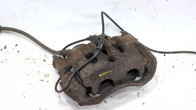 Suporte do freio dianteiro esquerdo 4474207600 MERCEDES