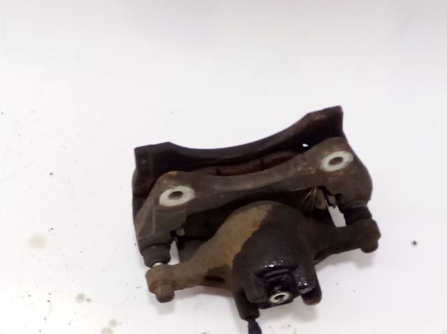 Suporte do freio dianteiro direito 4605A862 MITSUBISHI