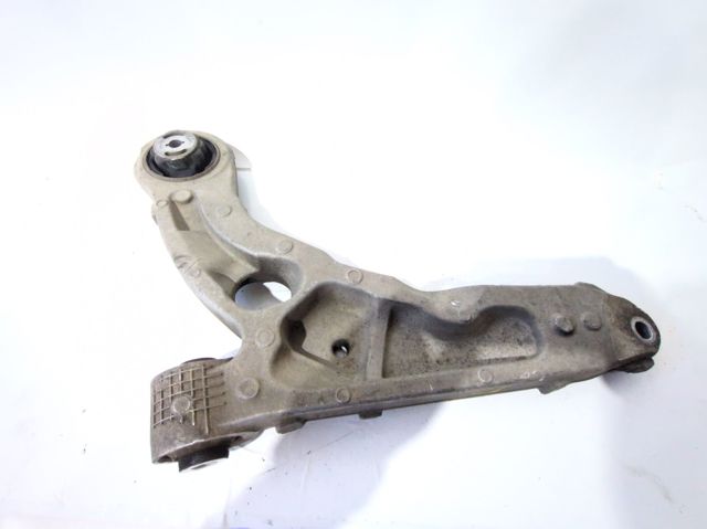 Braço oscilante inferior direito de suspensão dianteira 4877838AD CHRYSLER