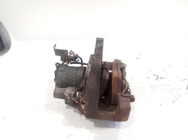 Suporte do freio dianteiro esquerdo 4B0615123 VAG